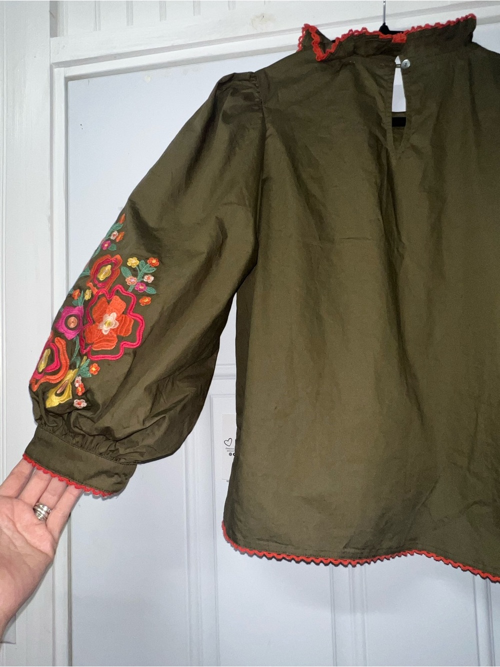 Jodifil medium embroidered bubble long sleeve blouse in olive green - Picture 3 of 10